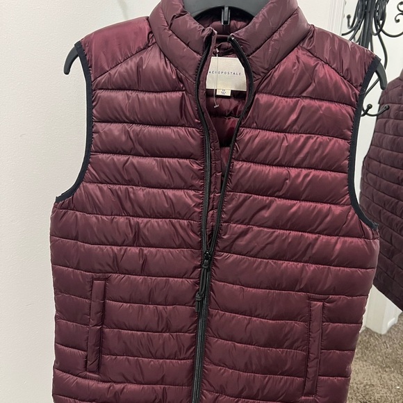 Aeropostale NWOT Burgundy Puffer Vest. #018 - Picture 1 of 5